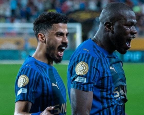 الهلال يكذب توقعات الـ AI